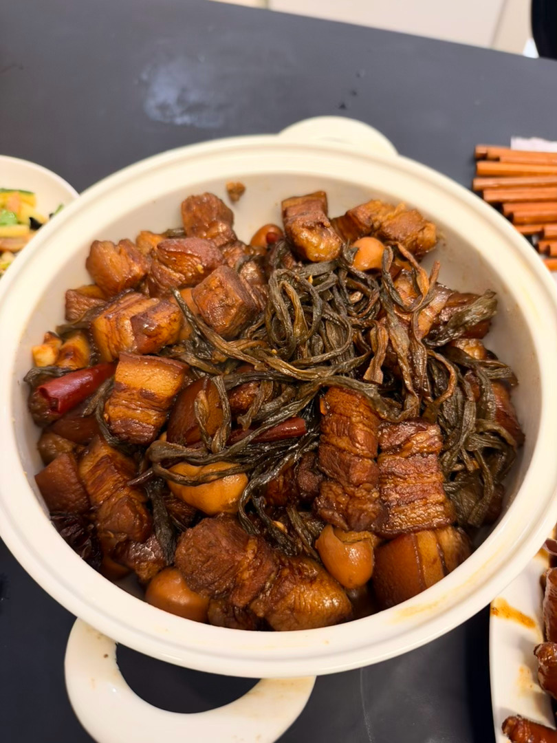 邓才厚都快要爱死王夺了，原话:哥们你又帅又会唱歌又会做饭又会赚钱。这个红烧肉豆角