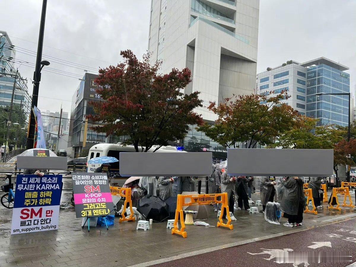 #粉丝示威要求洪承汉回归#粉丝们示威要求洪承汉回归，好心疼哦，wuli汉丝连抗议