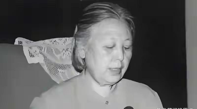 1950年，27岁傅冬菊请缨赴朝，陈赓当场欲批，安子文却拦住：你的事，和别人的不
