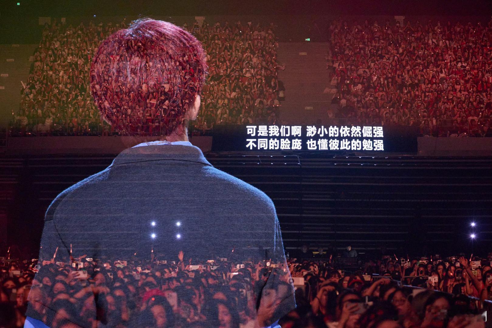 春和去看易烊千玺演唱会了昨晚春和去看易烊千玺成都演唱会了！《小小的我》原型到场，