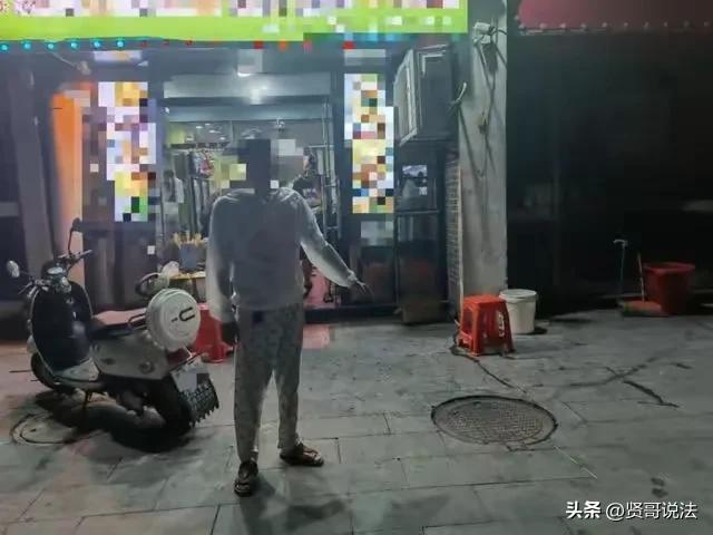 高空抛屎，这谁能受的了？江西鹰潭，一烧烤店主在楼下做生意好好的，半夜突然从天上掉