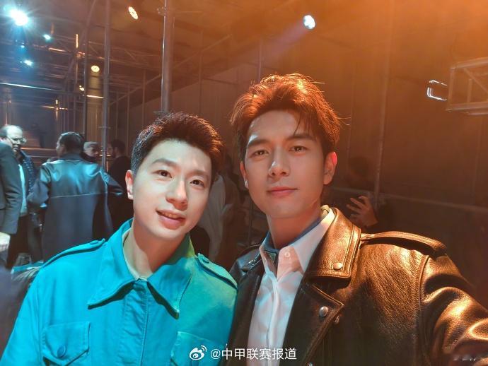 马龙李现坐一起看秀 这样的同框，怎能不让粉丝尖叫！ 