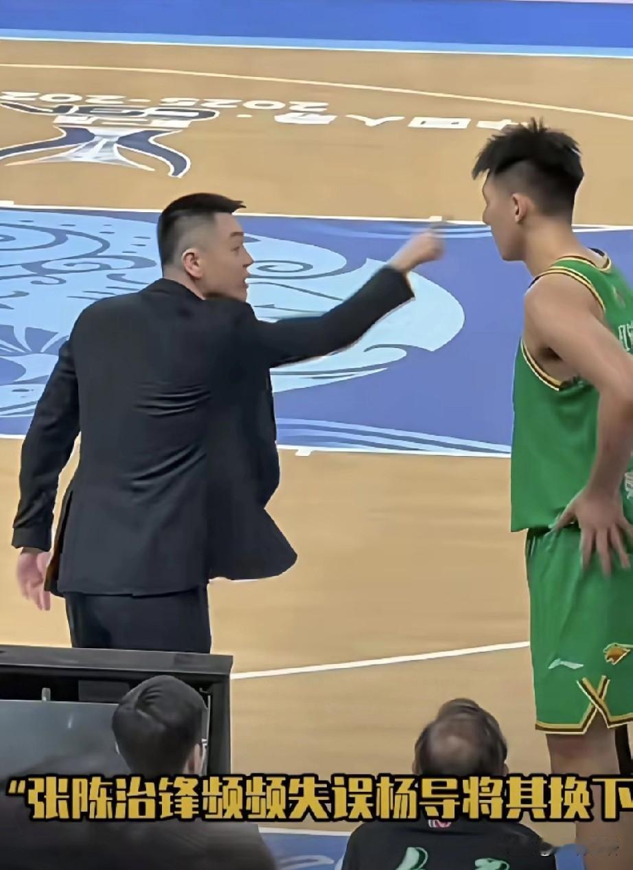 张也治峰不要委屈，为啥挨骂的总是你？
是因为你不争气，你知道多少人对你寄予厚望吗