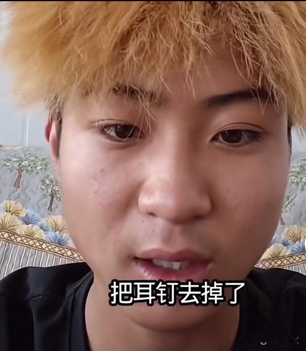 感动全网的搬瓜少年马c说，他下学期一定回到学校完成学业，真是一个清醒的决定。
