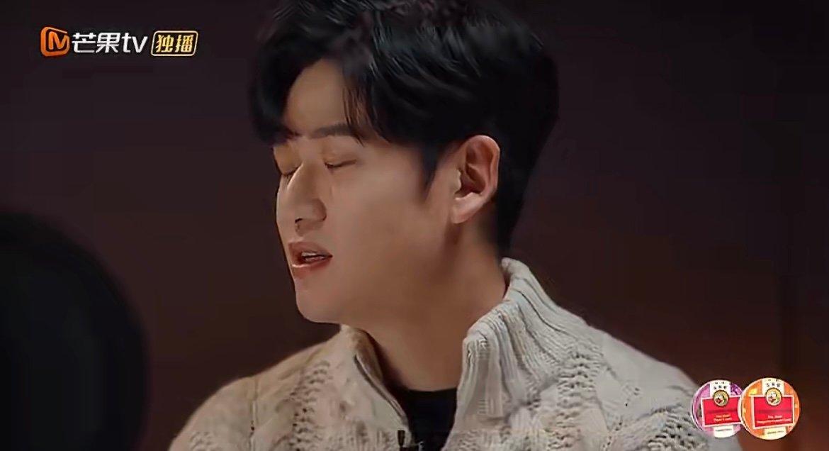 周兴哲10岁赴美留学被同学歧视 10 岁主动赴美留学却遇歧视，身形瘦小便以音乐为