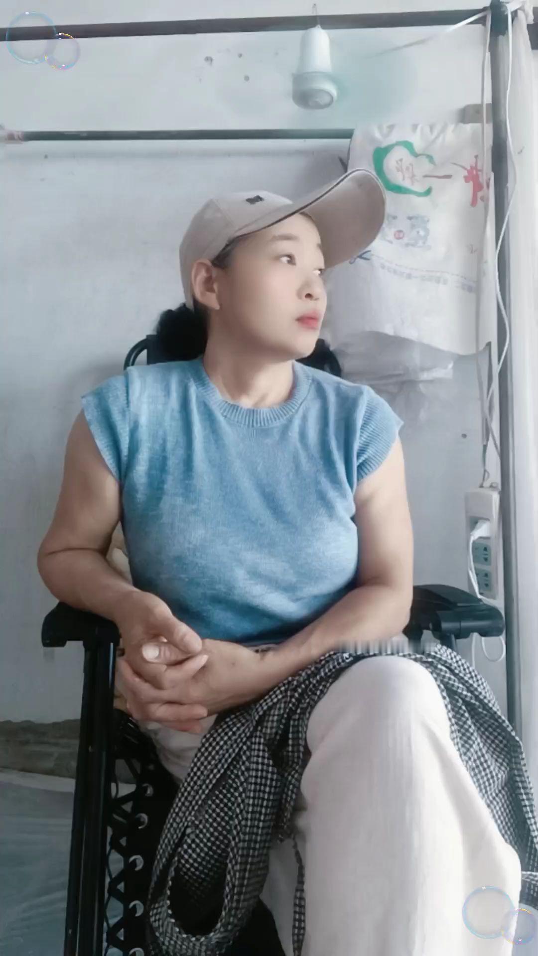 当年的姑娘你过的怎么样，是否披上了岁月的沧桑，是否还在为了梦想努力向前闯。