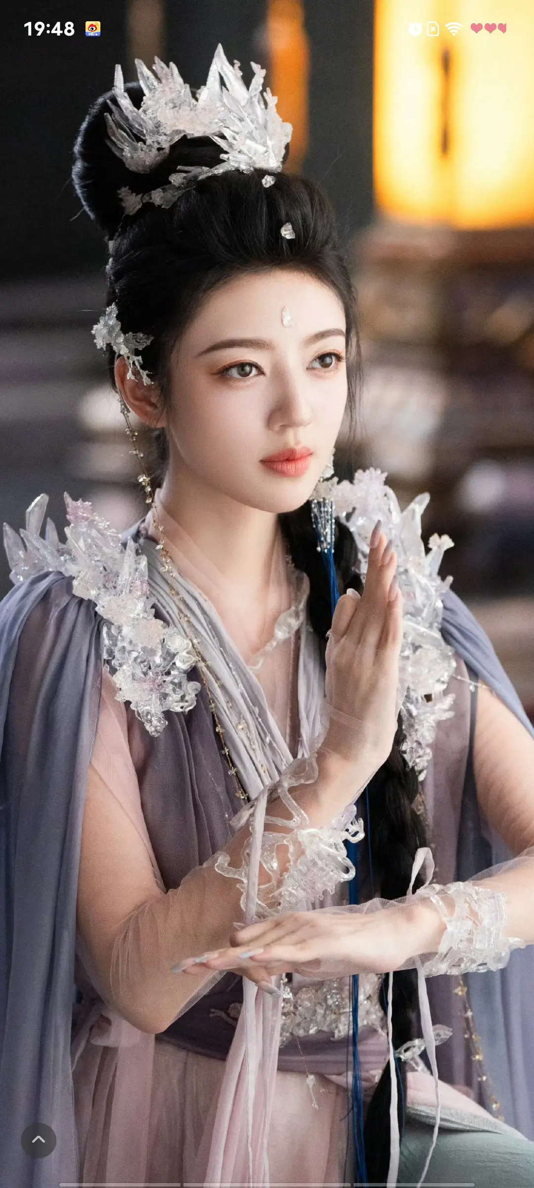 何瑞贤樊凌儿人间仙人掌  曾经的樊凌儿，一位很会修剑的神女，看起来爱慕...