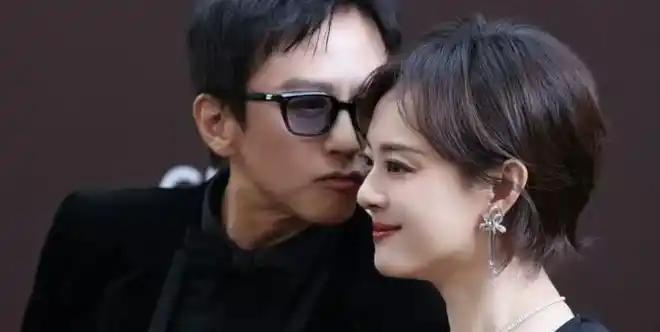 邓超回忆领证孙俪哭了
看到邓超说孙俪领完证上车就哭了，我真的破防了，现在的明星有