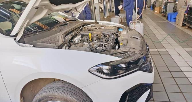 我的朗逸已经跑了将近万公里，所以我也打算到4s店去做一次保养，就是为了能够省心，