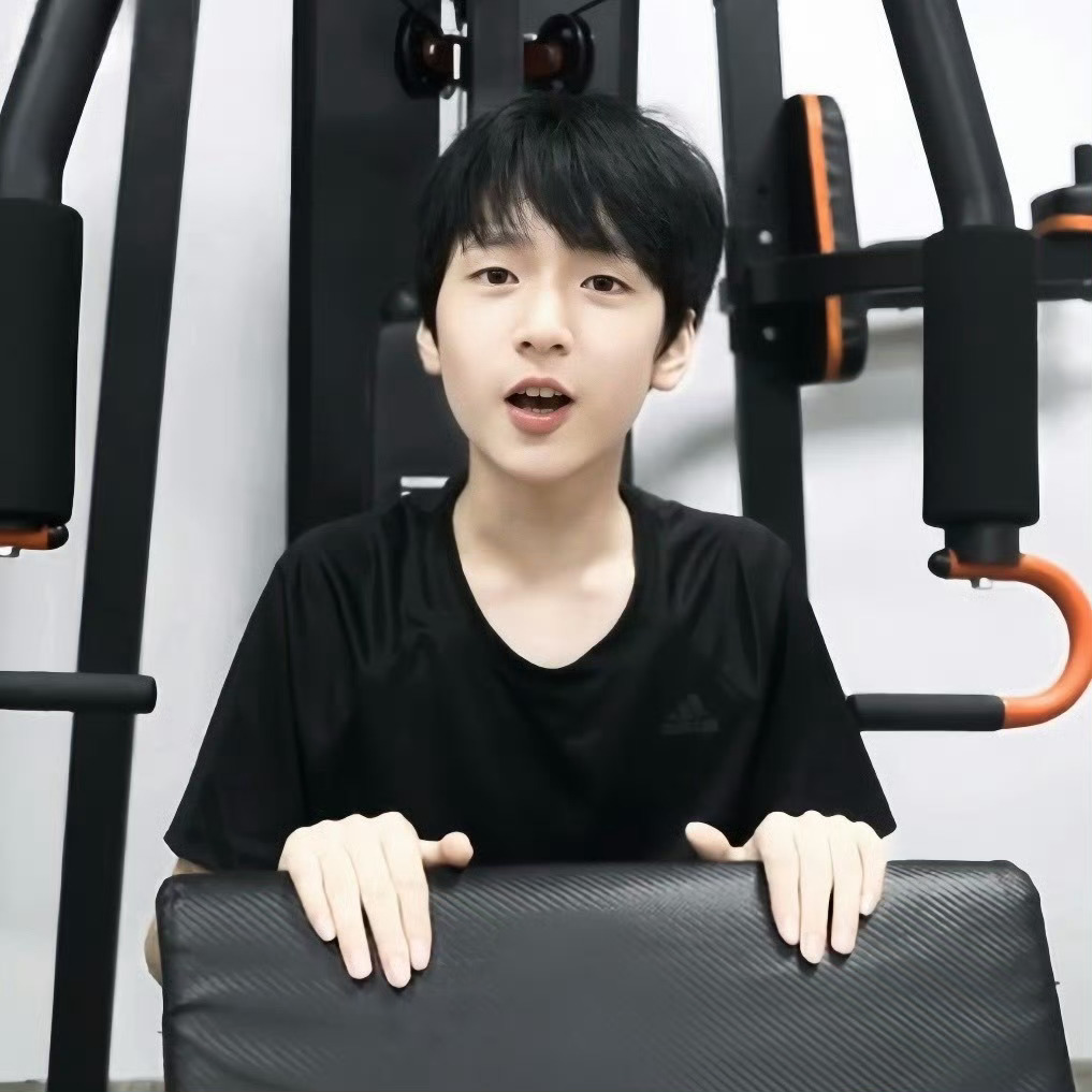严浩翔 ❤️严浩翔高露洁品牌代言人 ❤️严浩翔 极限挑战  “秋枫揉碎月光藏下万