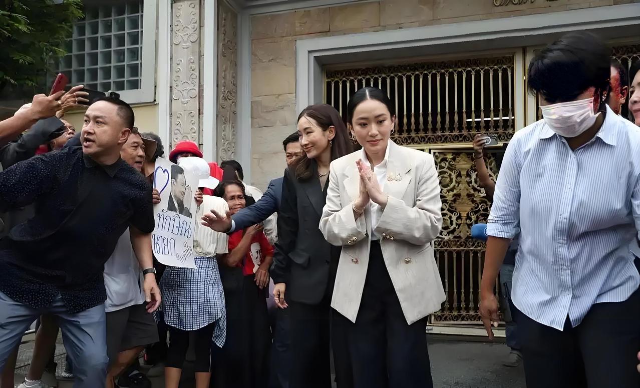 他信家族又迎来闪光点，女婿长脸，成功当选2025年年度领袖人物，有可能成为下任泰