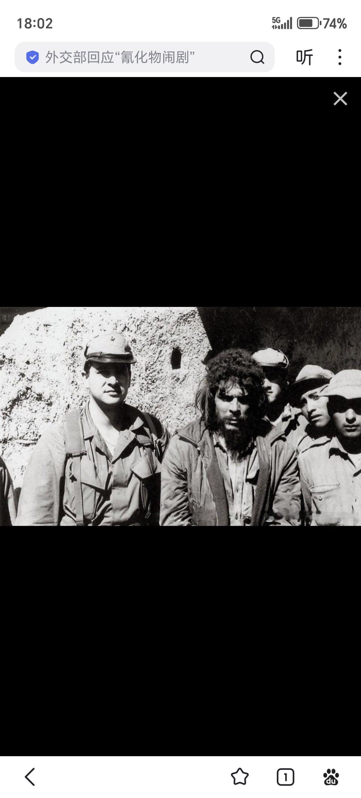 1967年10月9日格瓦拉在玻利维亚拉伊格拉被俘。形容狼狈，面带愁容，远不及流传