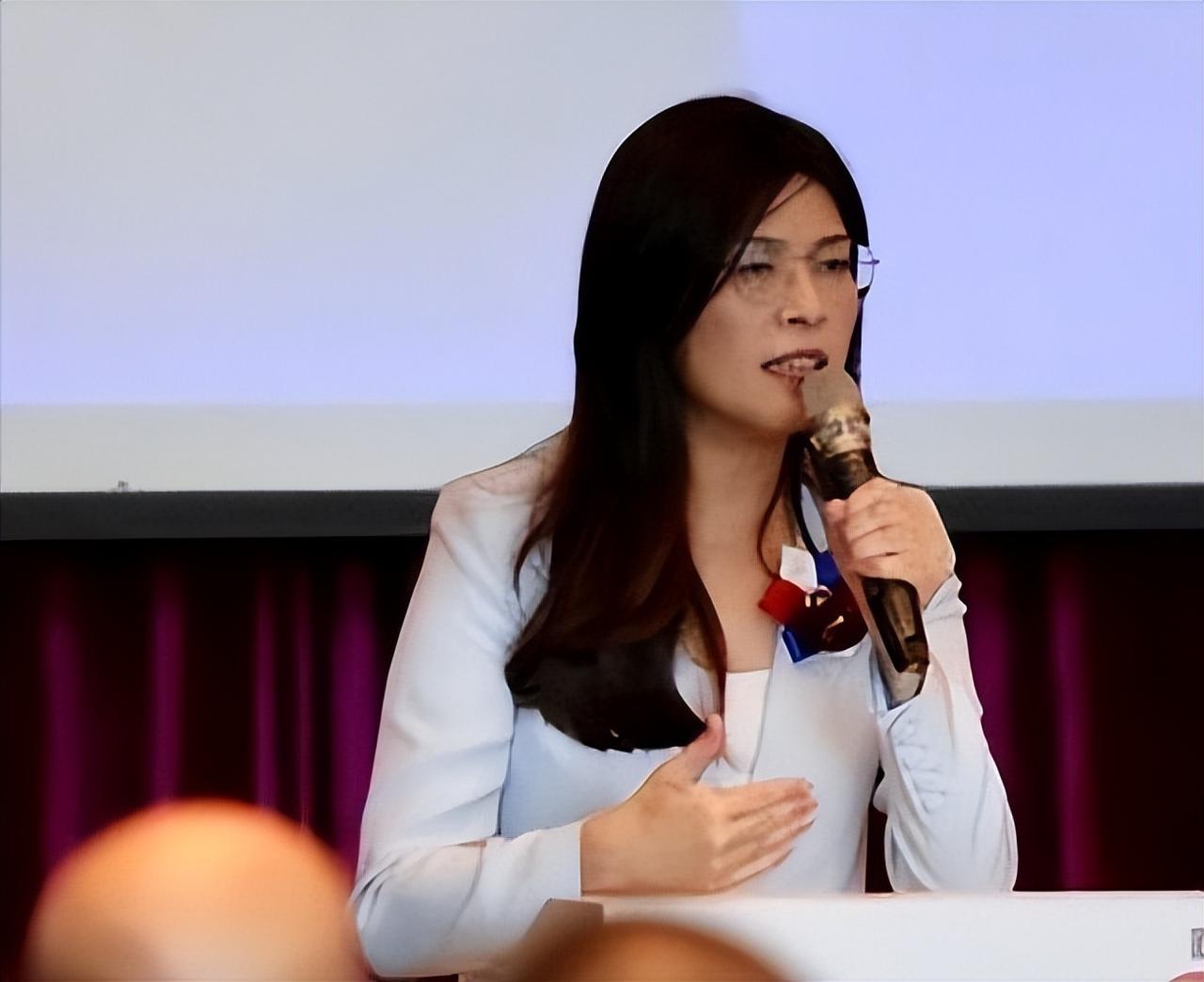 创历史首次！民众党9人代表团落地上海，全程避开政治议题，真实用意藏不住了。

岛