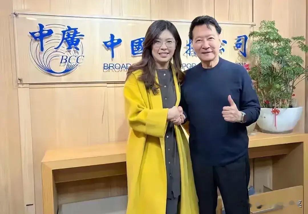 针对赵少康今日开记者会再次挑衅郑丽文，郭正亮毫不客气替郑丽文反击赵少康:这个老人