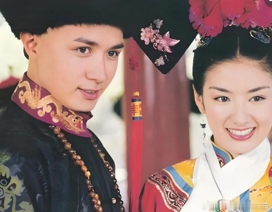 李玉湖与小燕子为何口碑差距那么大？《上错花轿嫁对郎》：想到李玉湖认错字会乖乖伸手