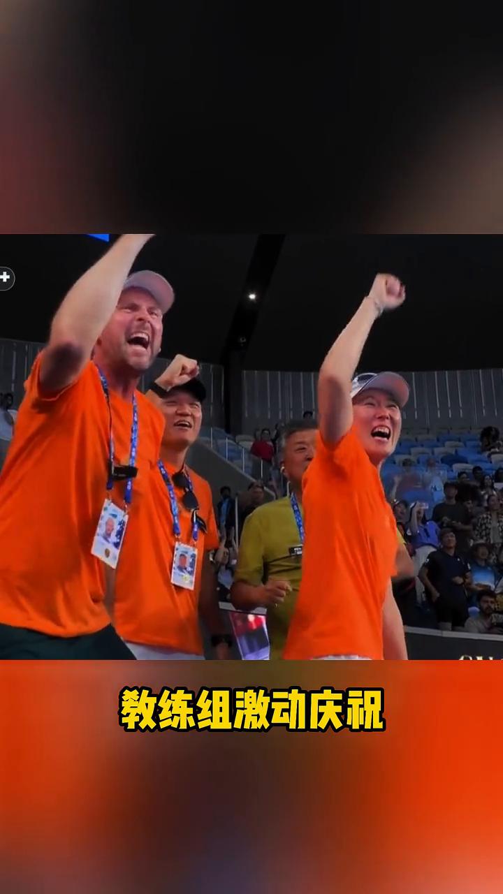 恭喜王欣瑜晋级澳网女单16强，笑容好甜，2比0横扫对手。
王欣瑜创造历史，生涯首