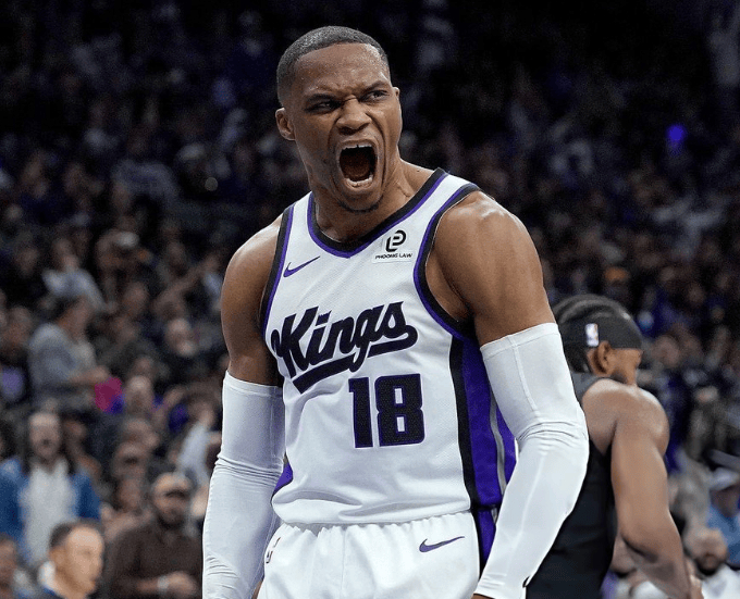 NBA那点事威斯布鲁克在国王102-129不敌太阳比赛中出战26分钟，12中6，