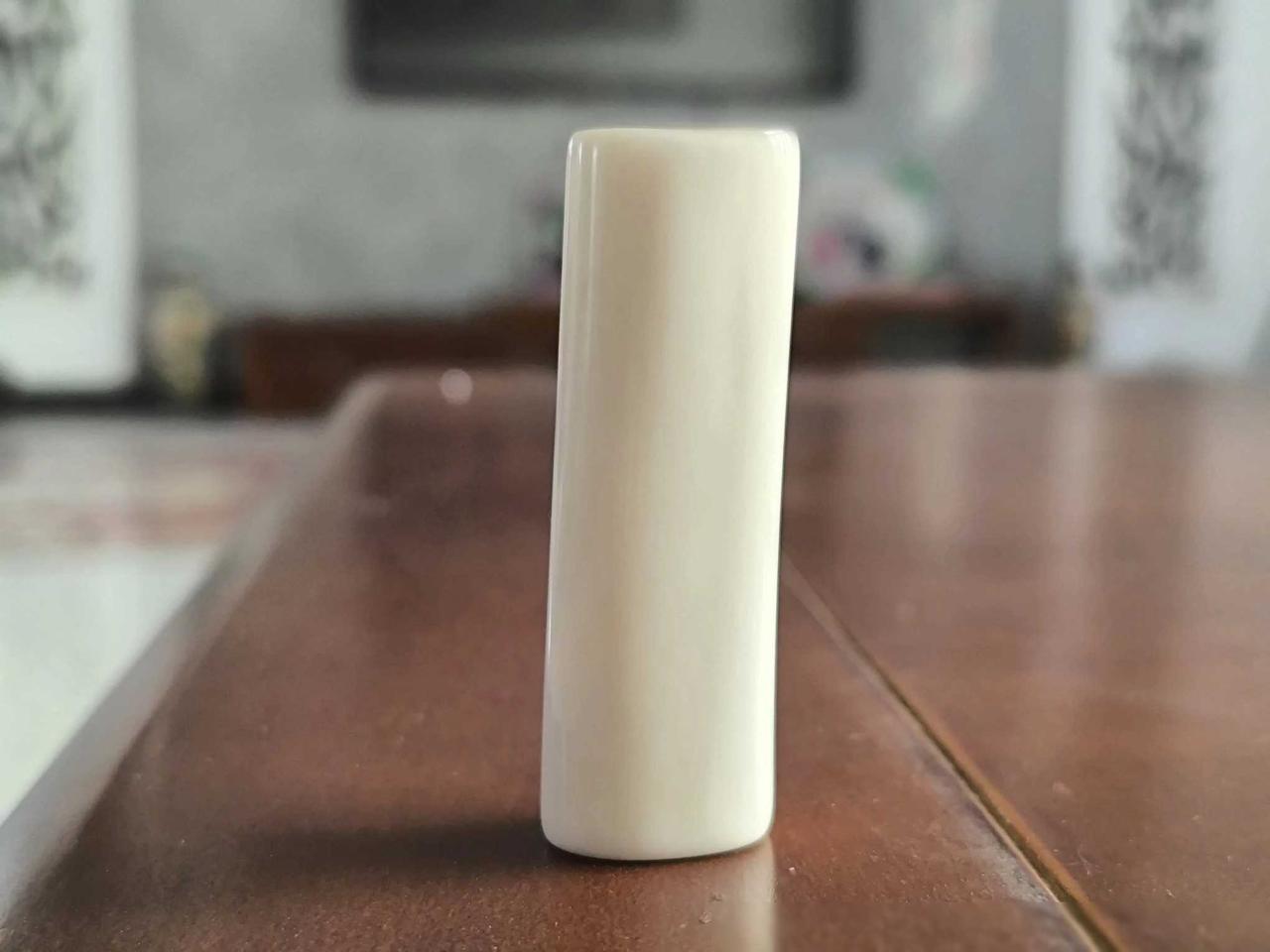 标题：解锁羊棒骨的神奇玩法：打造别具一格的文玩艺术
前段时间，我在集市上购买了一