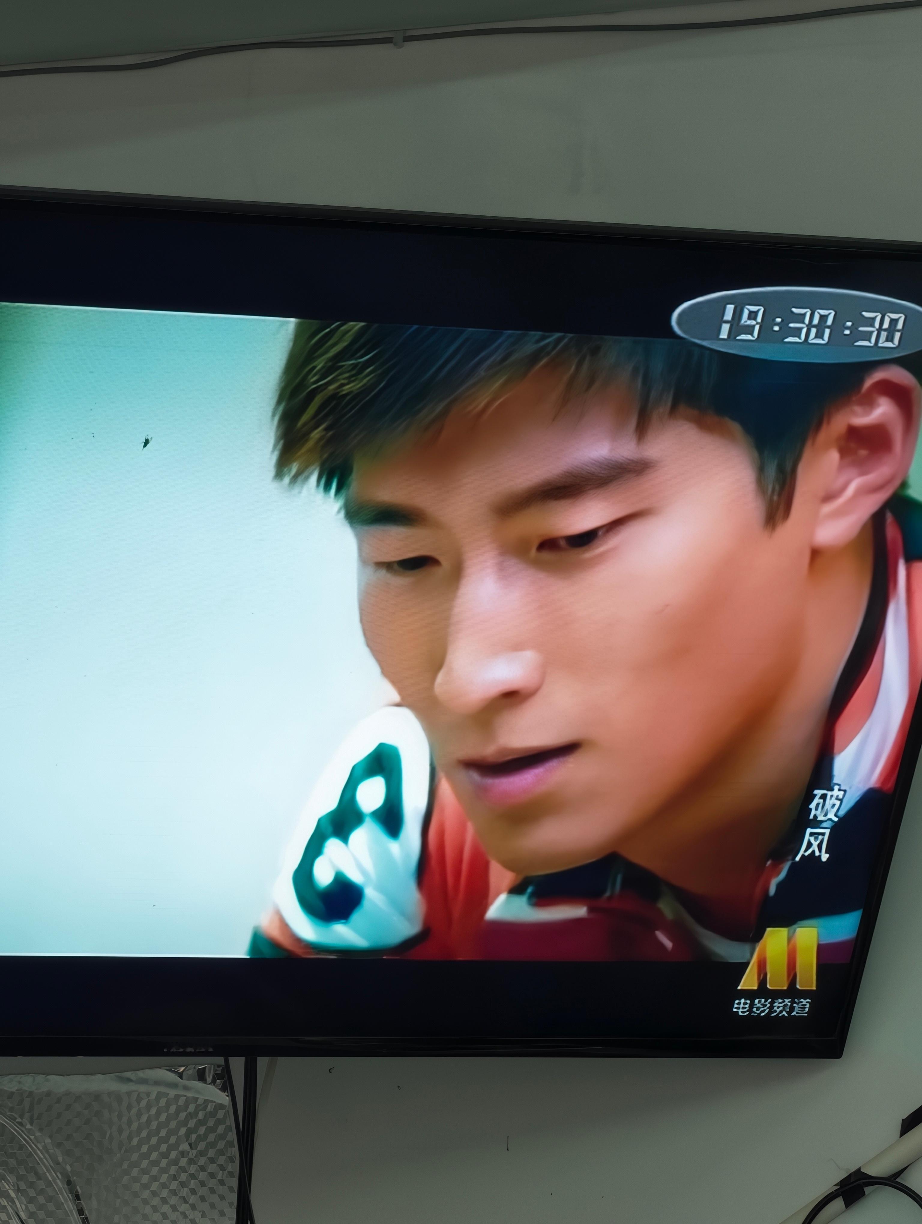 豆包真的是张口就来，我问他窦骁演没演过破风，他回答我没有。我看这个演员像窦骁，我