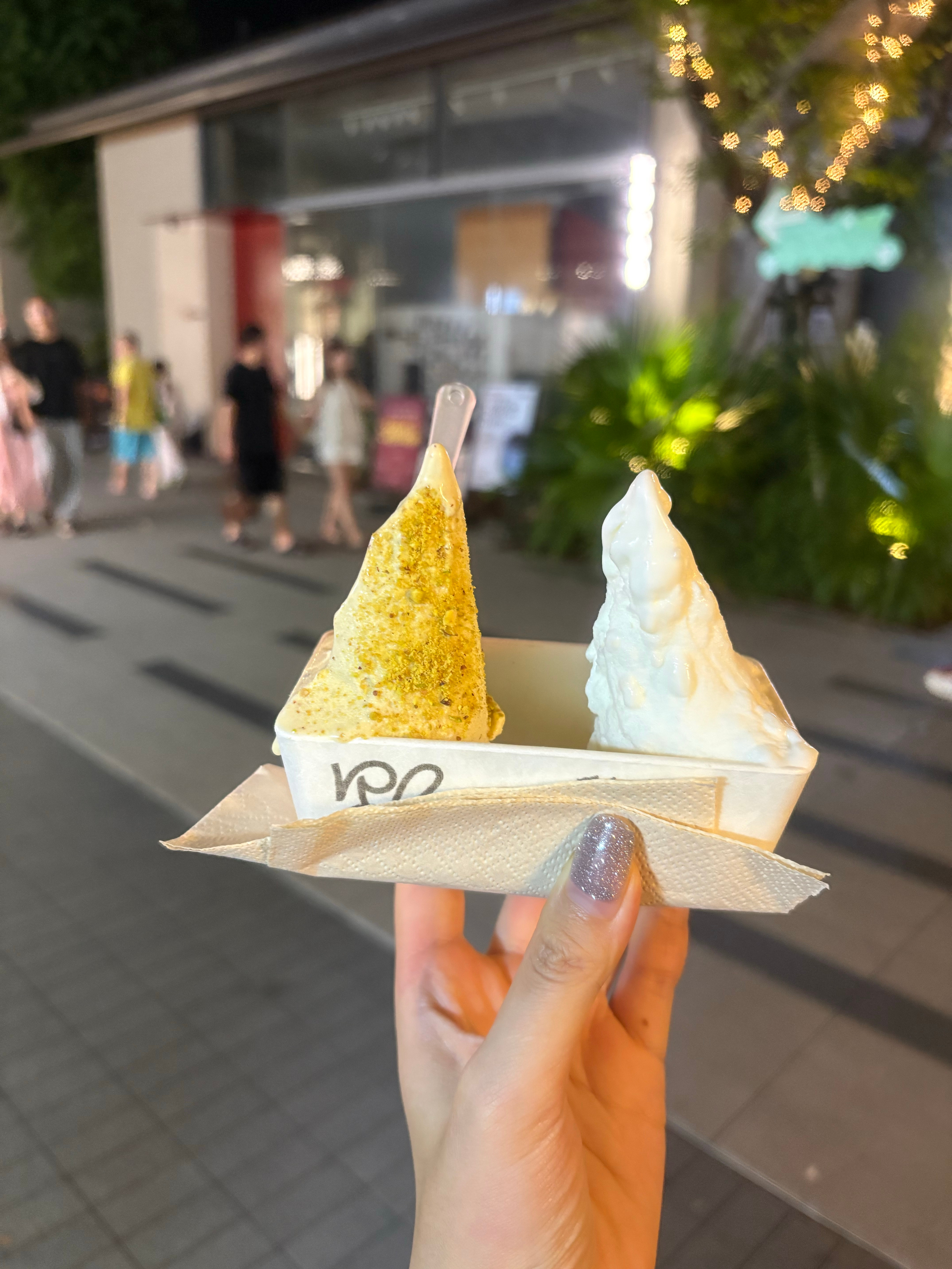 效率爆高的一天，中间还穿插着看了一个场地，逛了两家服装店，买了10件衣服……最后