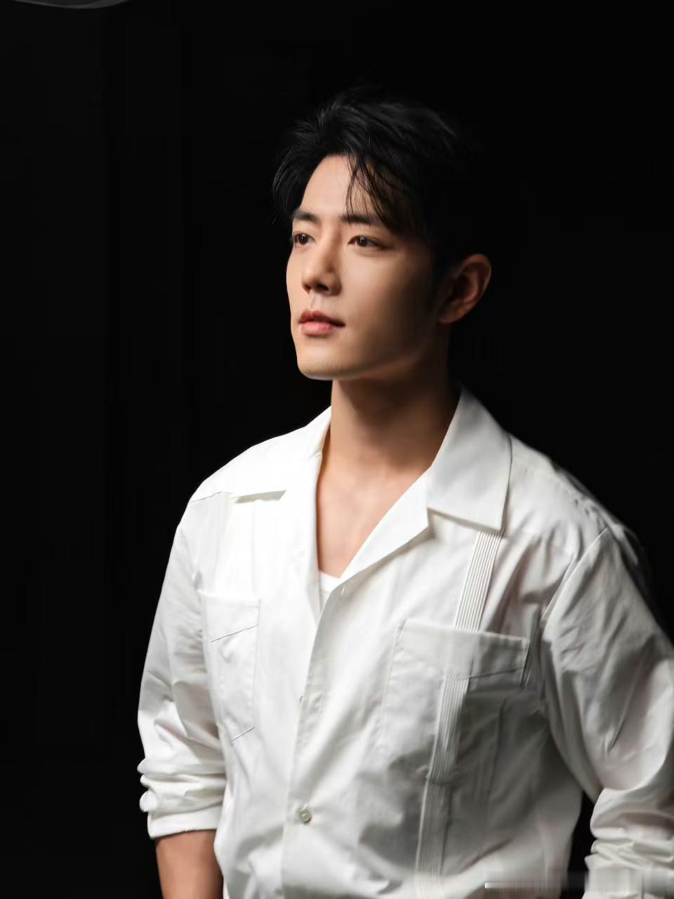 肖战得闲谨制mv拍摄花絮 肖战《得闲谨制》主题曲mv拍摄花絮来咯！好帅的一张脸！