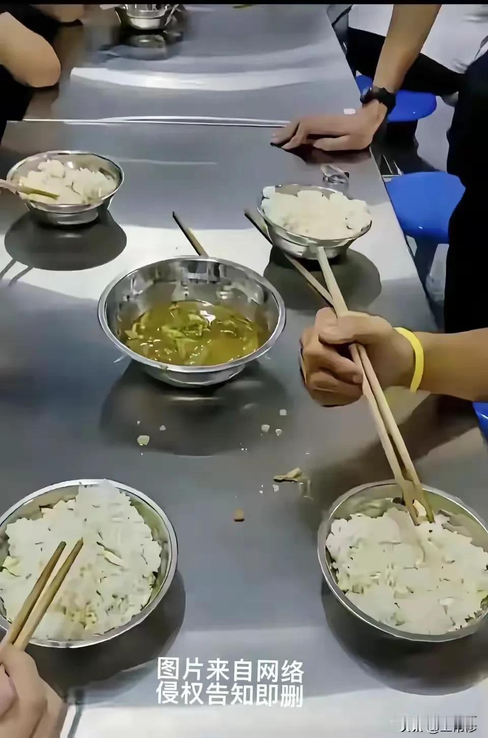 700块钱一层，一层，一层，一层，最后还有包菜[祈祷][祈祷][祈祷]还可以了[