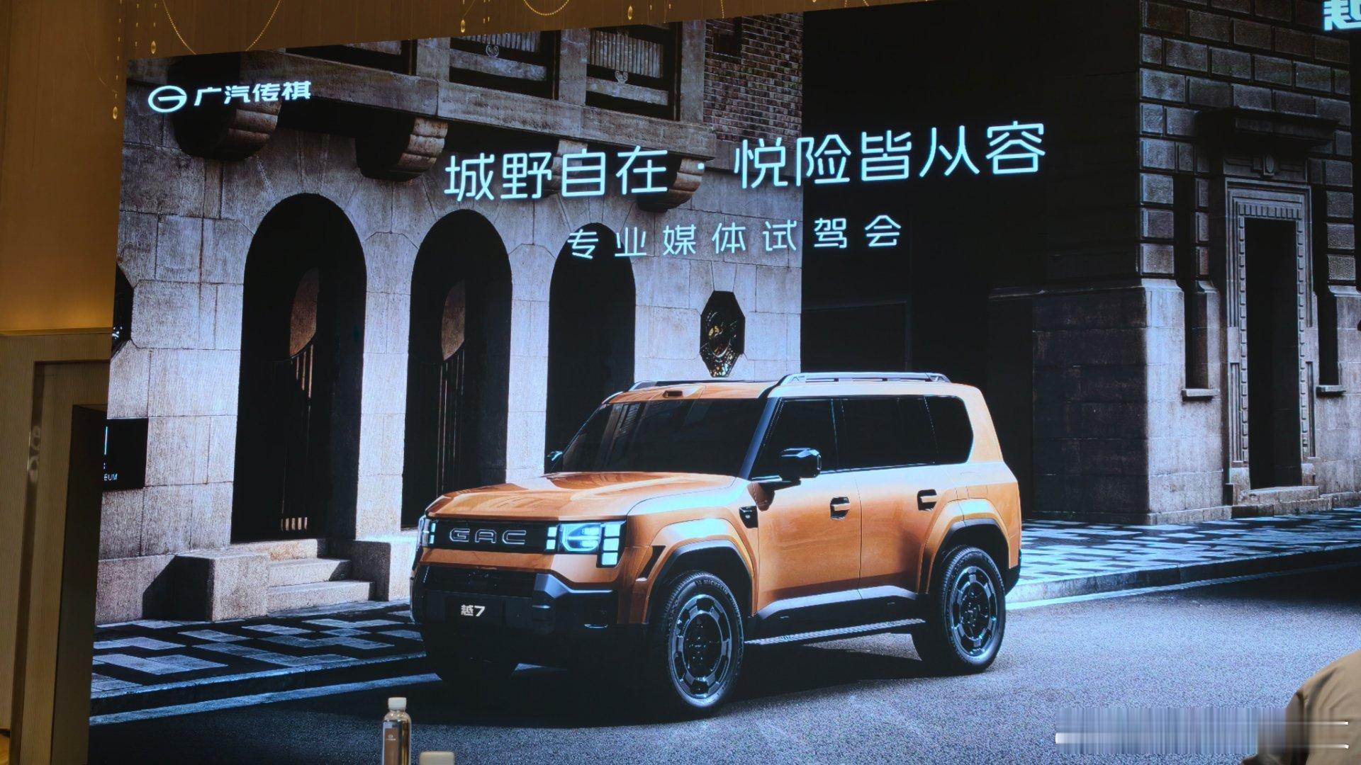 车展无缝衔接，继续干活，明天上毕棚沟越野。 