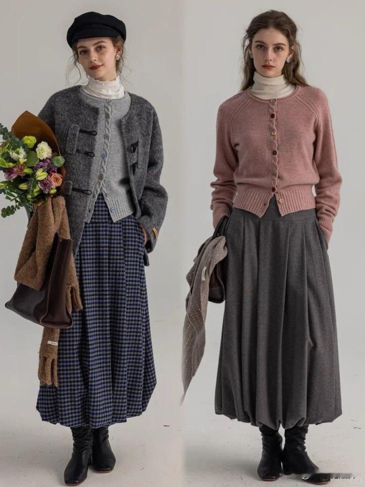 复古文艺风穿搭，毛衣配长裙简直绝了！今秋毛衣越复古越美，自带松弛氛围感。
选毛衣