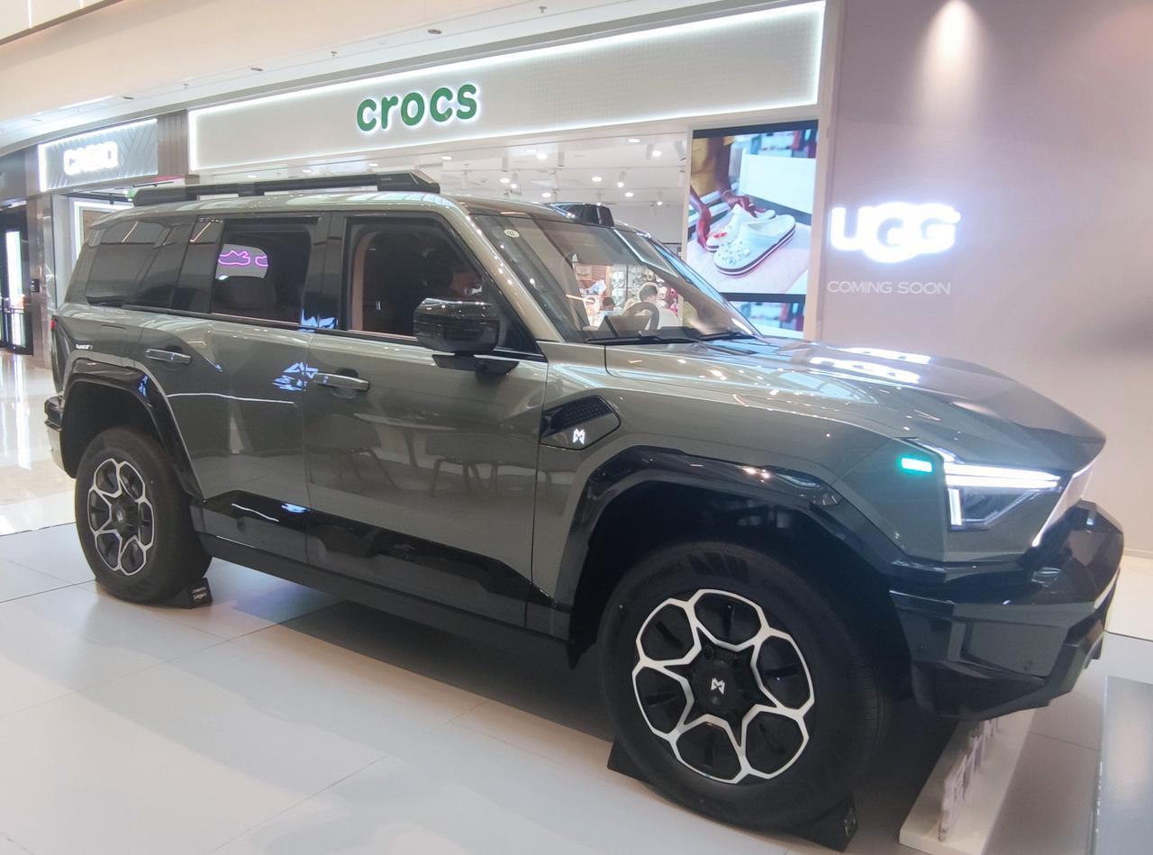 豪华智能越野SUV《猛士M817》
   2026年4月20日，东风汽车旗下，猛
