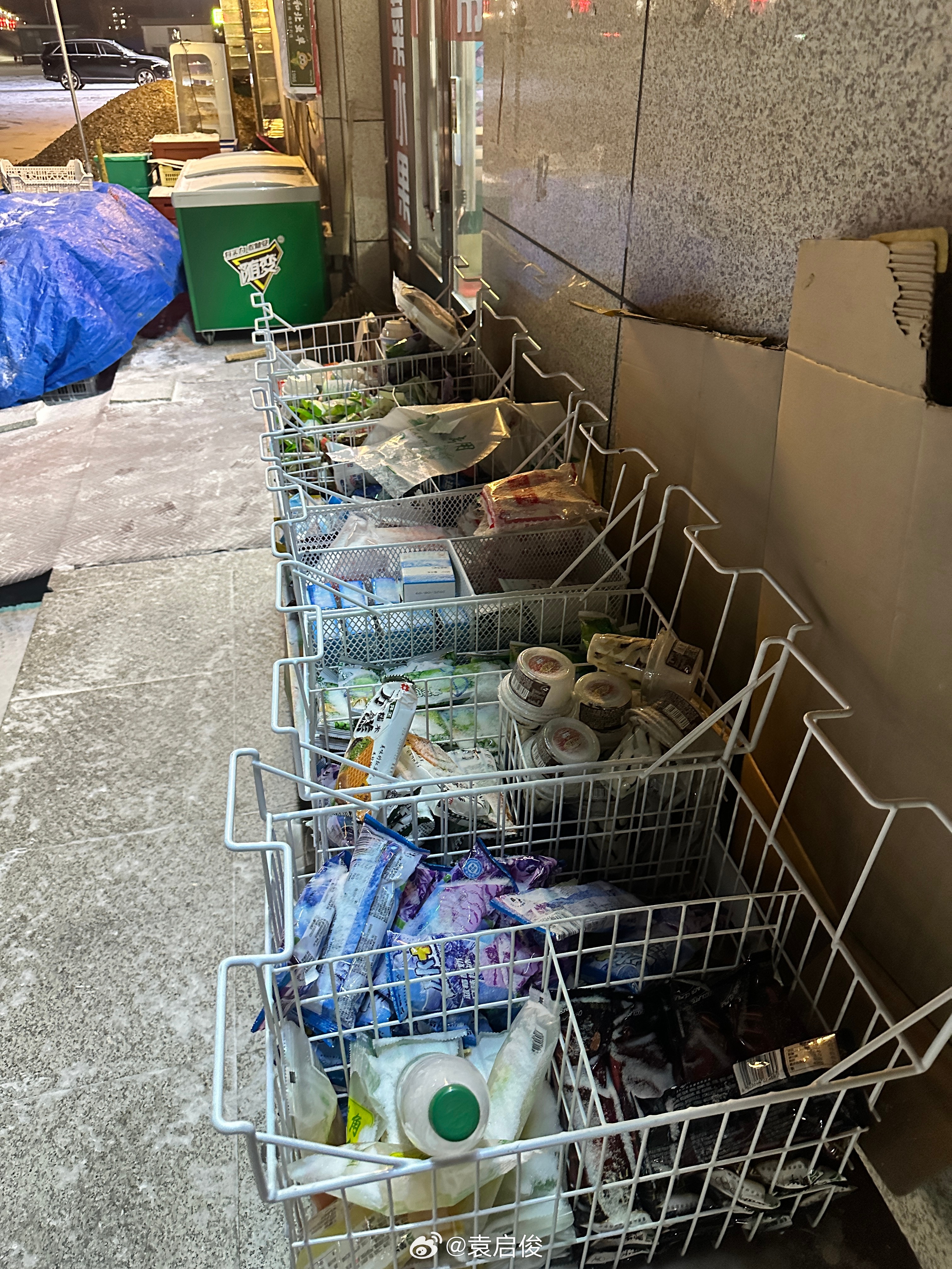 对南方小土豆来说，这就是很震碎三观的一幕，别说了，我进去我家冰箱里暖和一下先