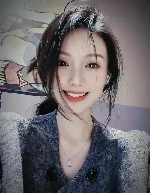 我们单位一位女同事离了婚，拿到了儿子的抚养权并改成了自己的姓氏跟着她生活。接下来