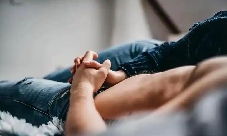 离谱反转！谈好3000元上门服务，男子完事翻脸勒索10万，最终双双被查。

20