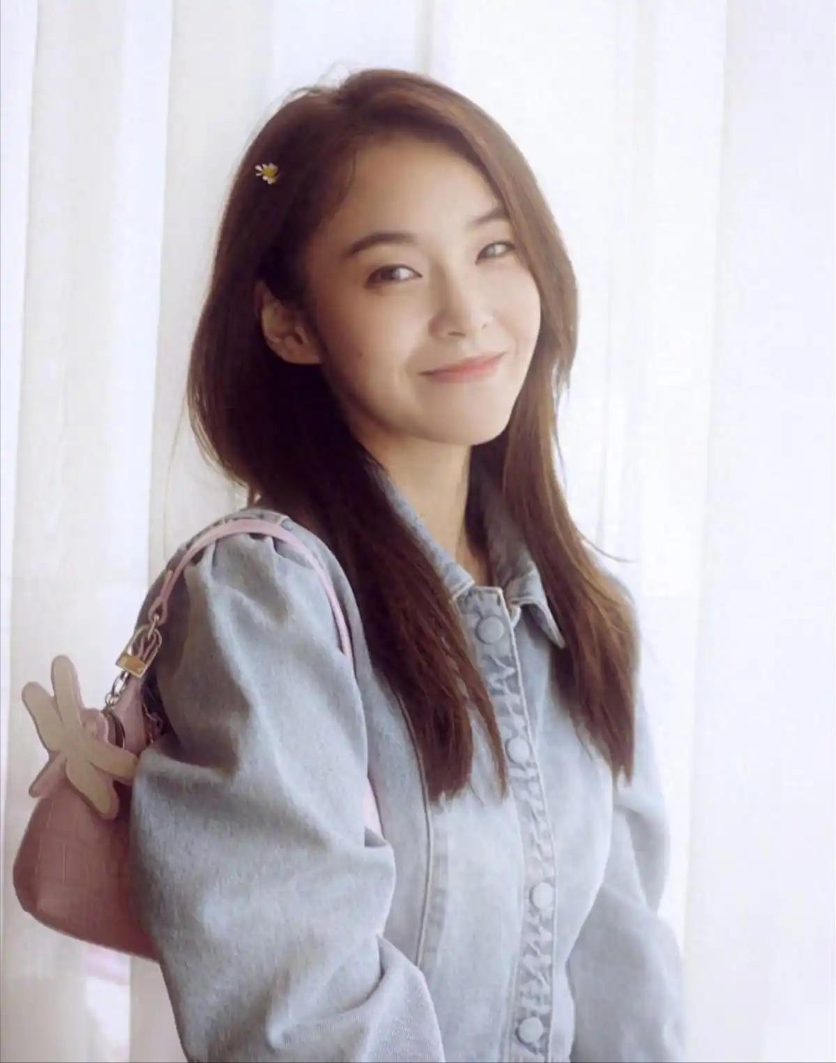 有些人的脸皮厚度，真能刷新认知。 
 
女演员张佳宁成名以后，心里惦记的一件大事