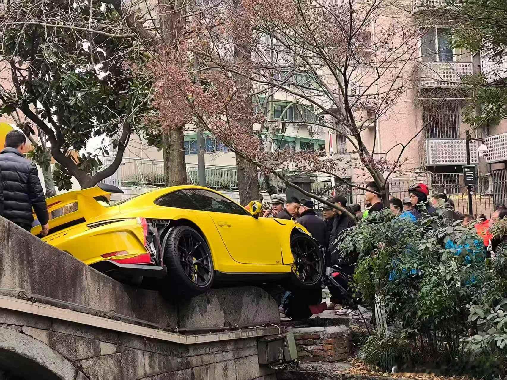 咱就说这911抓地性能有多好吧[笑cry] 