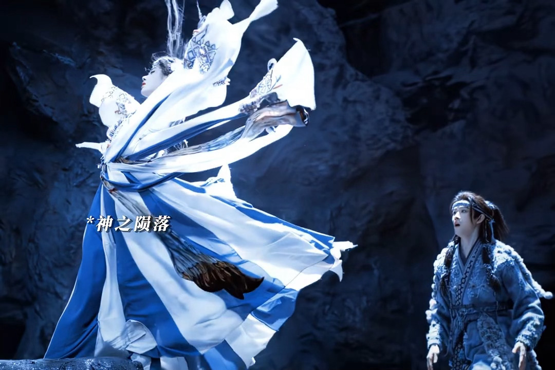 月鳞绮纪这段，神女陨落具象化了！拍的好唯美又破碎感拉满了😢最后再看一眼最爱的人