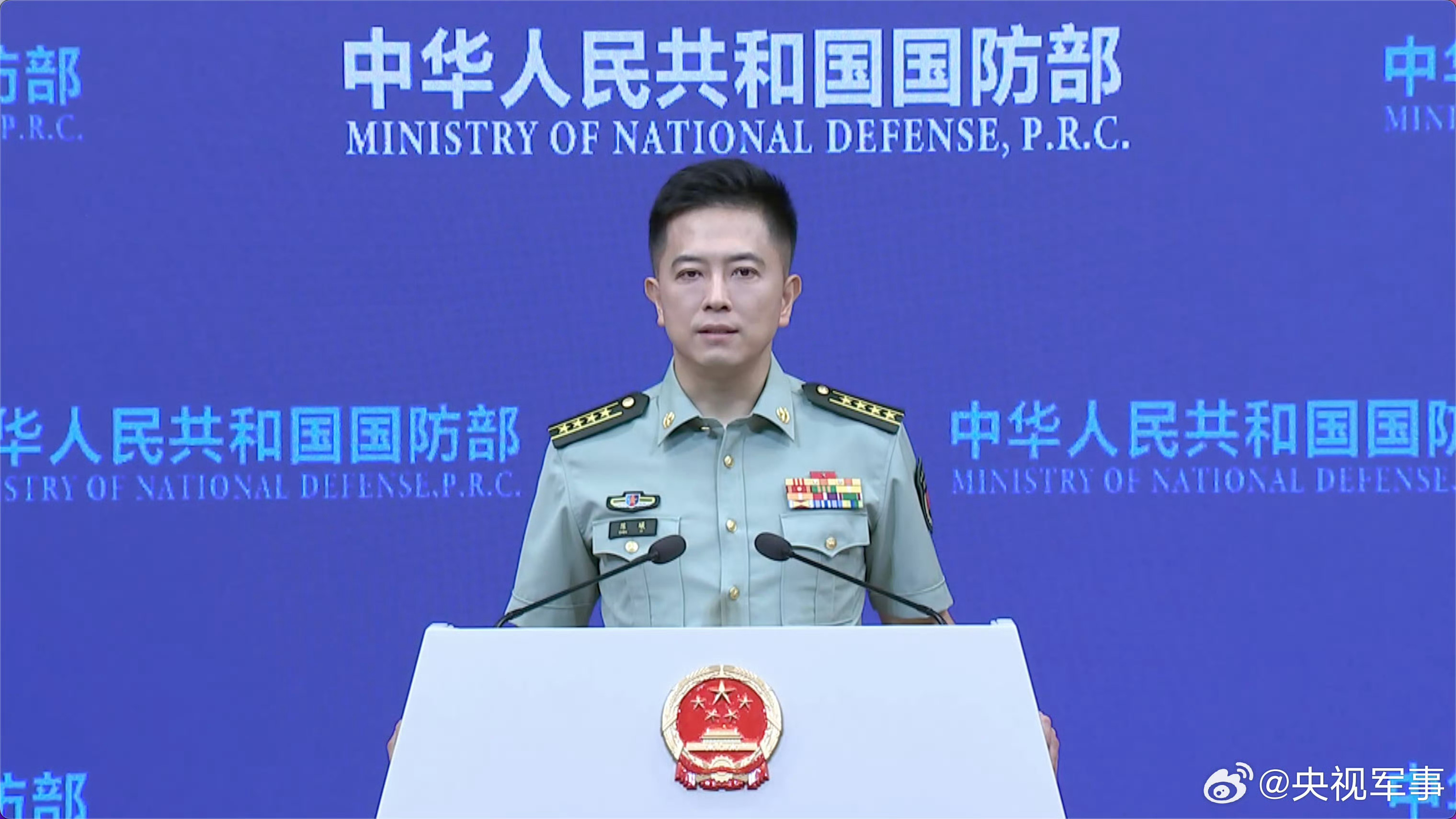 新任国防部新闻发言人陈曦亮相在今天（6月16日）的国防部例行记者会上，新任国防部
