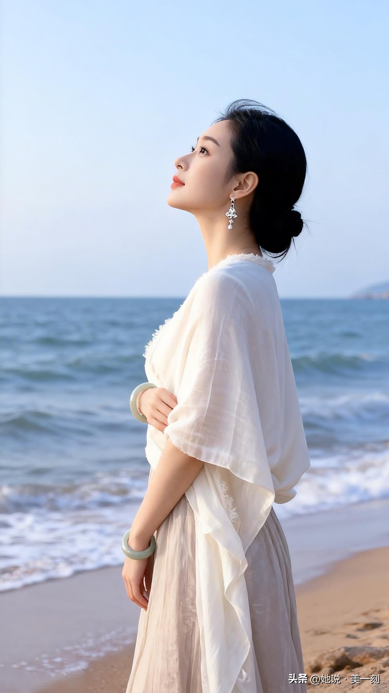 海边漫步，轻盈飘逸的白色长裙，感受海风拂面的温柔。优雅自信穿搭分享