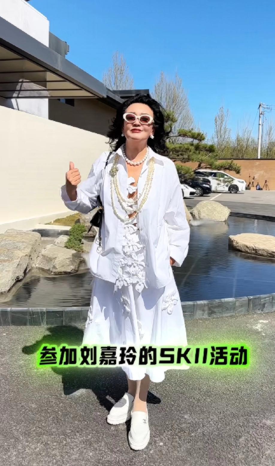 张兰参加刘嘉玲发起的品牌活动

刘嘉玲赞美张兰努力，说她遇到很多波澜壮阔的事情，