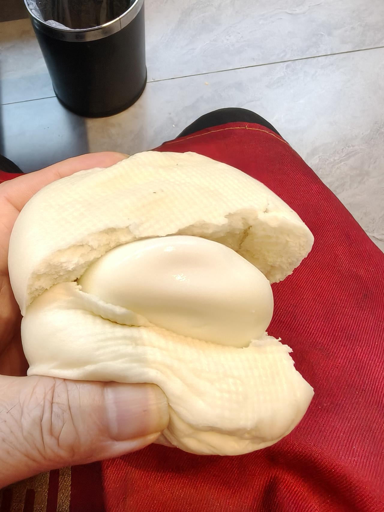 早上馍加蛋。
中午辣土豆萝卜炖排骨，油麦菜
晚上辣麻鱼！
     领教了北京三