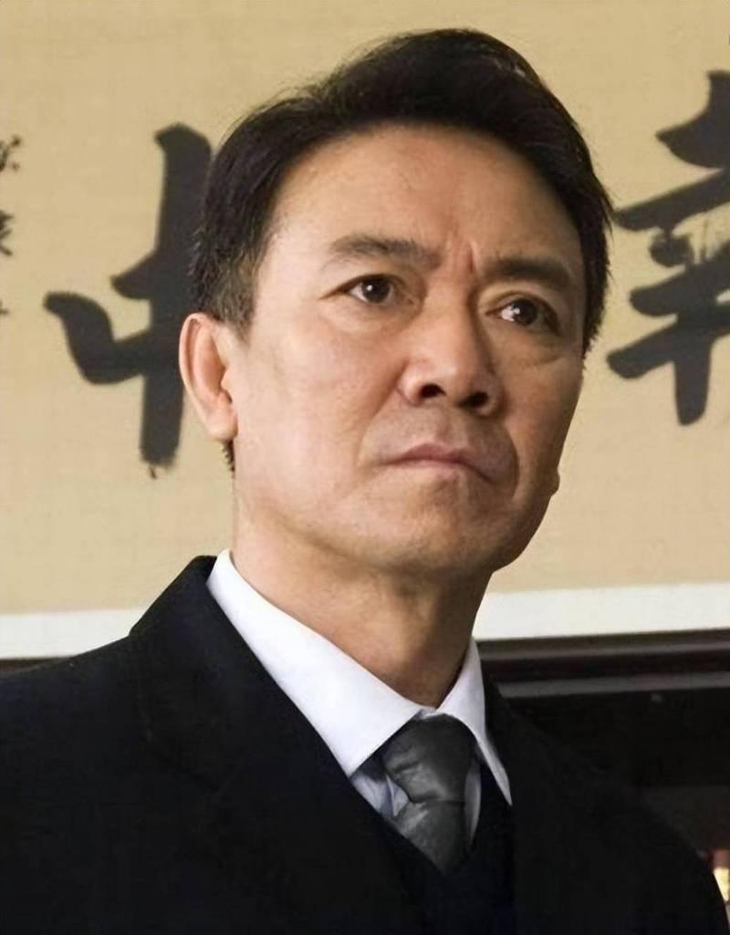 荧幕上那个天不怕地不怕、吼起人来震天响的“李云龙”，在现实生活里，居然也会被折磨