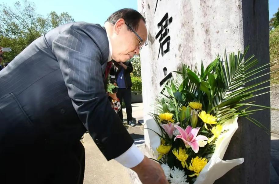 李宗仁抢先回国，蒋介石彻底慌了！直接打乱他的所有计划。

李宗仁回归大陆，给蒋介