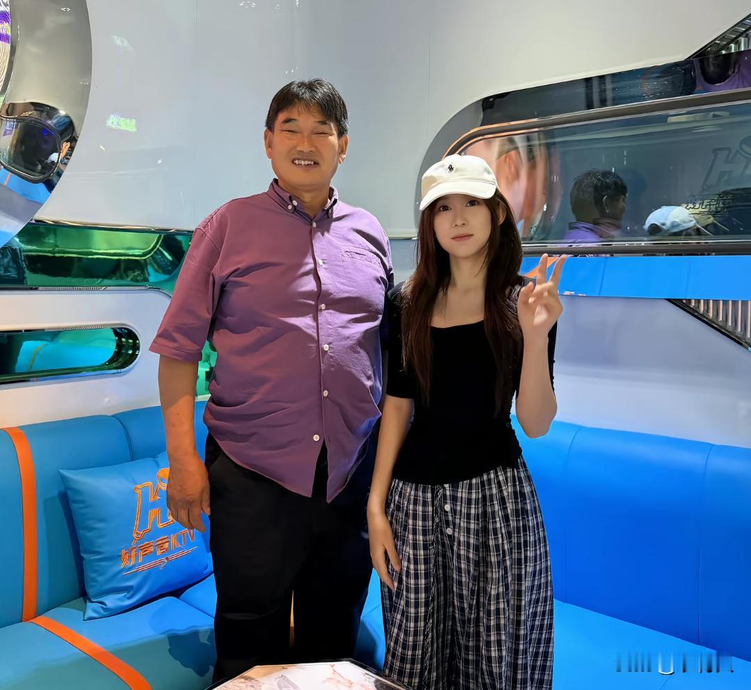 朱之文身价至少1000万了，我感觉他媳妇都不配不上他了。你们觉得朱之文应该找个漂