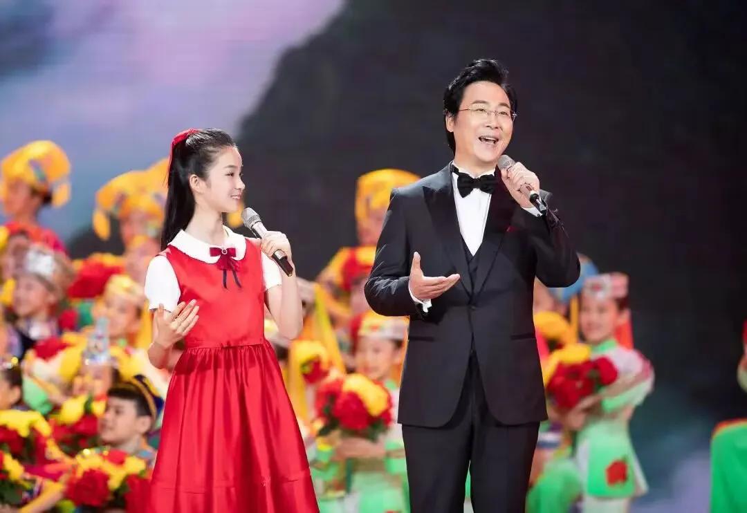 一次，廖昌永问老婆：“我妈快80岁了，患了疾病，能让她来咱们家住吗？”谁知妻子的