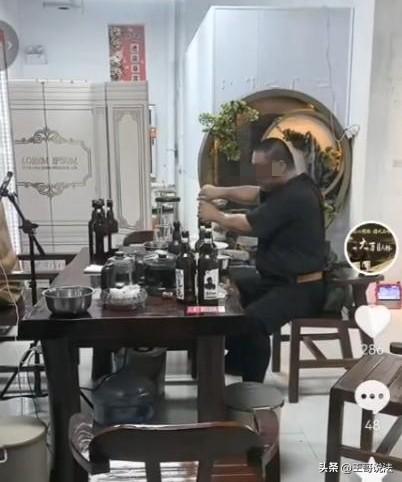 “想钱想疯了！”河南平顶山，一男子参加喝啤酒挑战赛，每瓶1.5斤，要喝10瓶，加