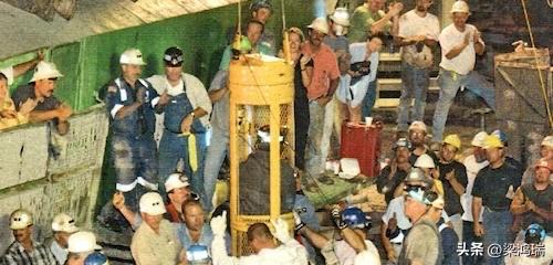2002 年 7 月 24 日，18 名煤矿工人在美国宾夕法尼亚州萨默塞特县的奎