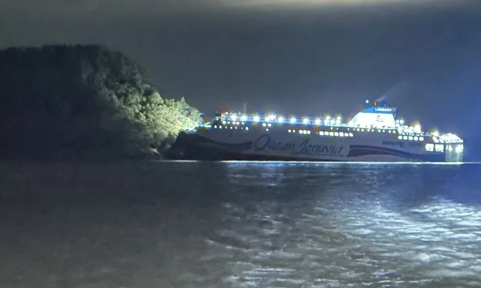 【韩媒：韩警方初步认定客轮触礁事故为领航员“看手机”疏忽所致，已拘留领航员、掌舵