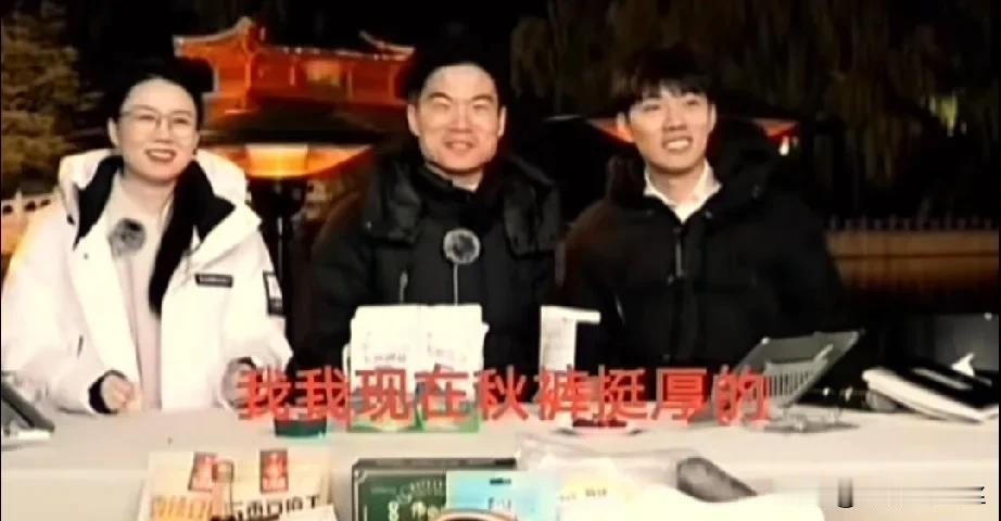 鹏鹏说自己是很乖很听话的男人[笑哭]
宇辉说让穿秋裤就赶快去换上了，
回来还跟宇