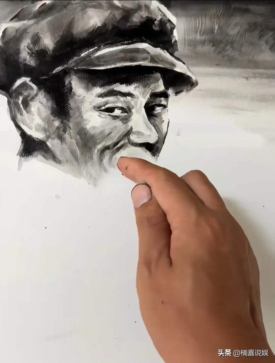 我们之所以能有今日幸福安定的日子，那是因为有人在替我们负重前行！
八一建军节，有