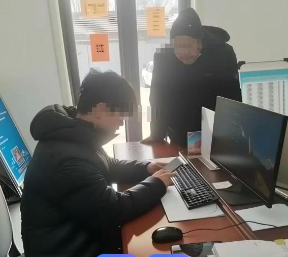 吉林长春，19岁大学生听从学校安排，在一公司实习期间，独自进入5楼卫生间后坠亡。