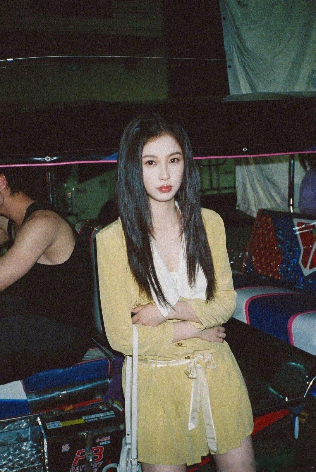 虞书欣ins粉丝数破500w虞书欣ins粉丝突破500万恭喜虞书欣ins粉丝数破